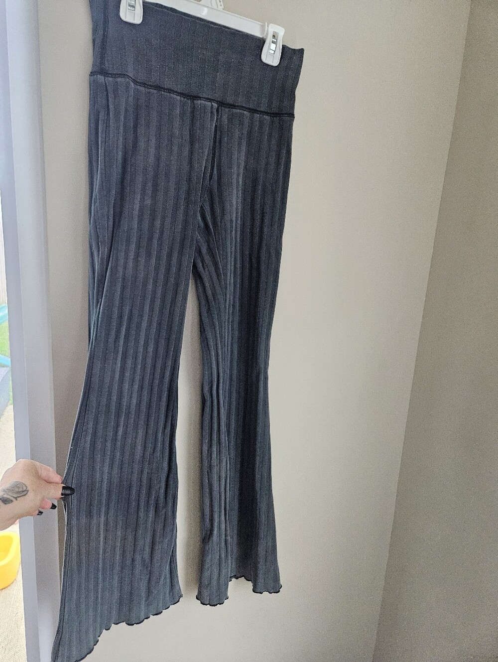 Aerie Offline Mediun Grey Ribbed Flared Knit Yoga Lounge Pants in Charcoal